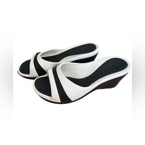 Crocs White Black Open Toe Wedge Sandals Women Size 6 GUC